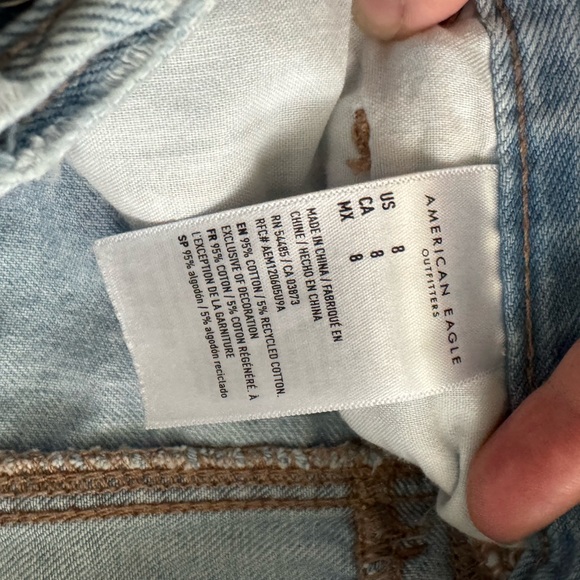American Eagle Strigid Super High-Waisted 6" Relaxed Ripped Denim Short Size 8 - Picture 7 of 7